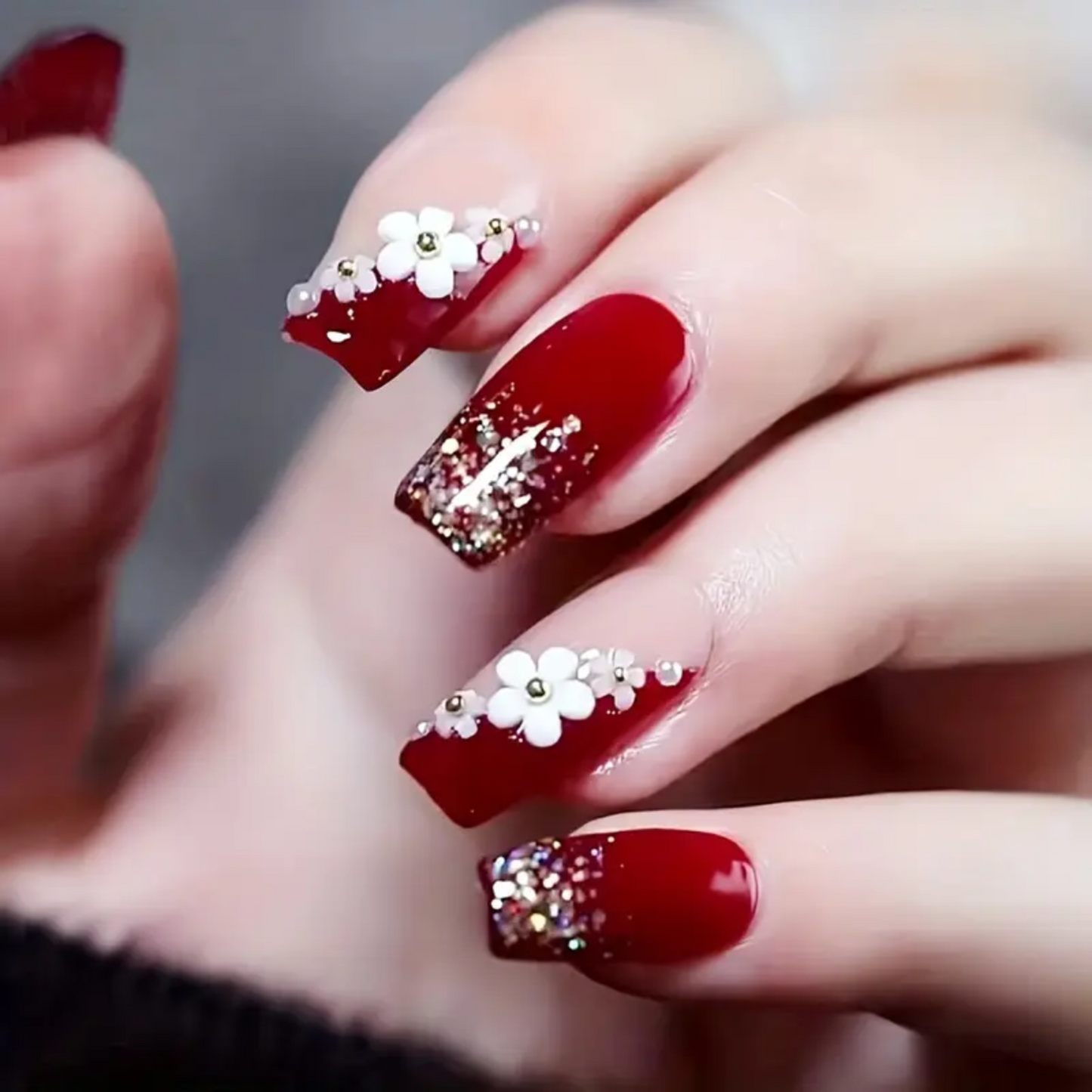 24Pcs Handcrafted 3D Camellia Short Square Press-On Nails, Burgundy False Nail Tips with Glitter,